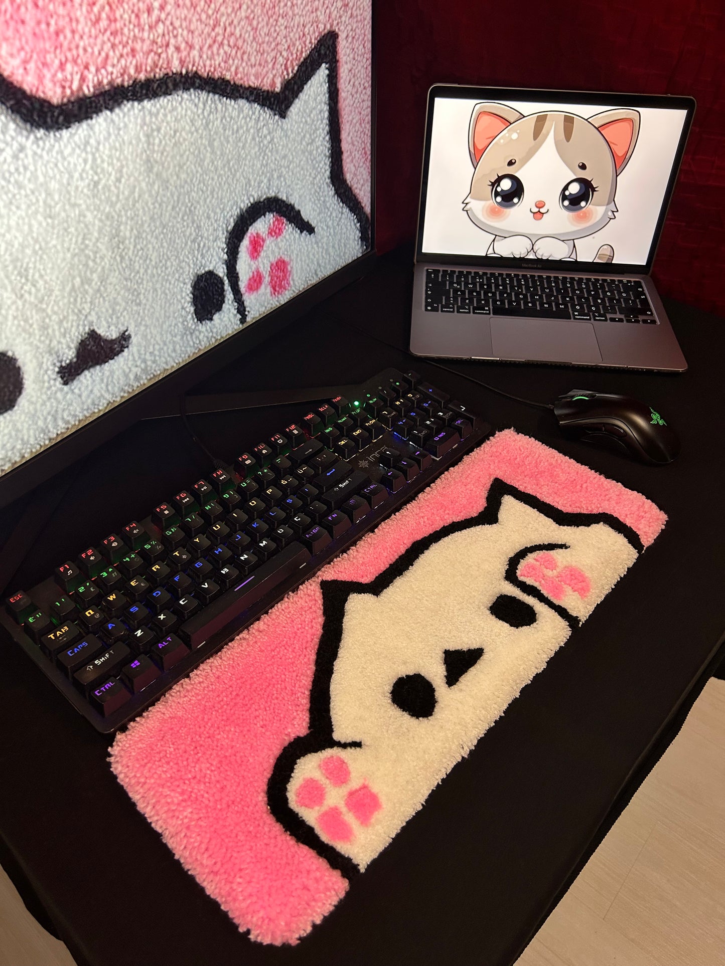 Kedili Klavye Halısı