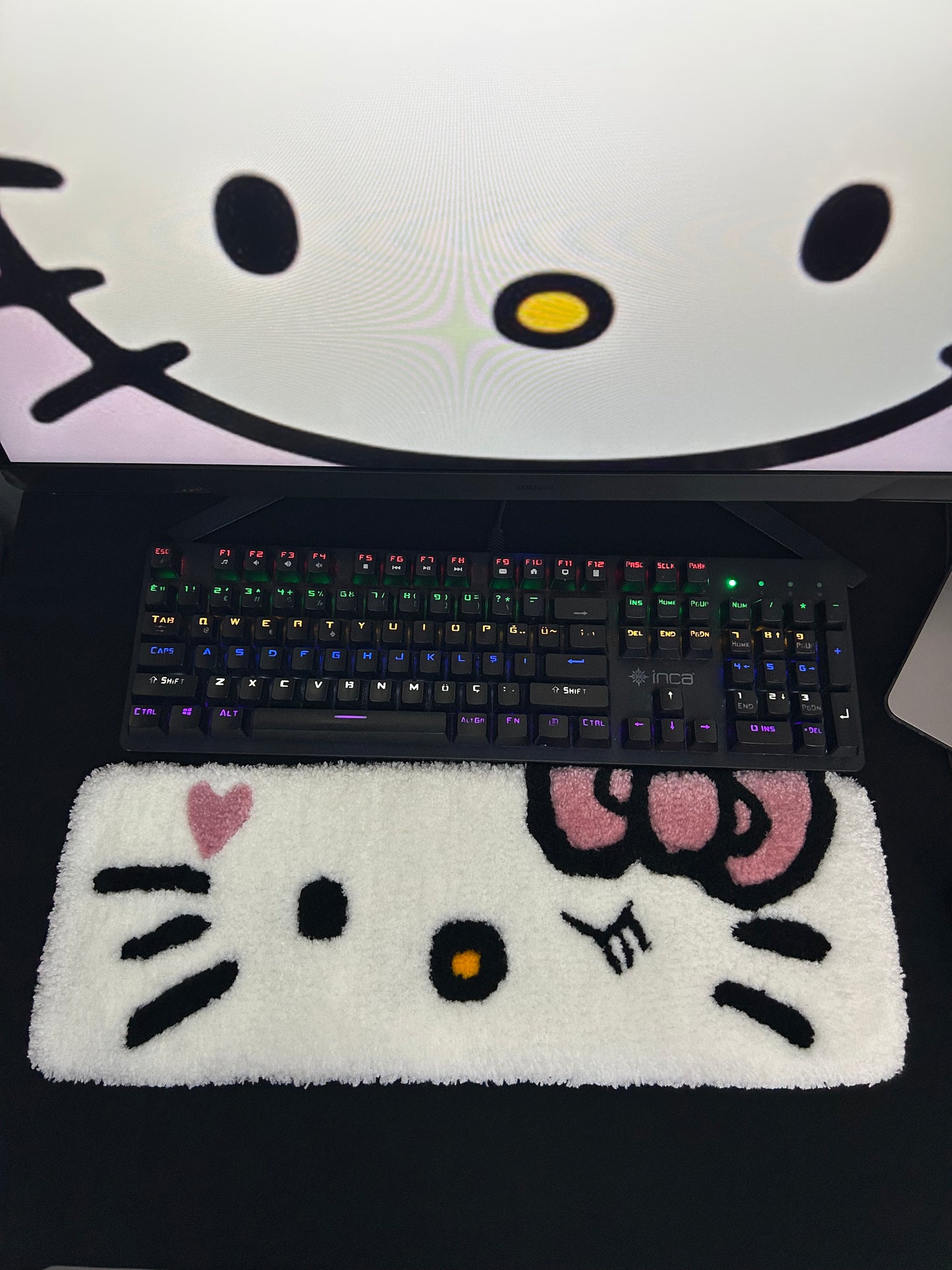 Hello Kitty Klavye Halısı