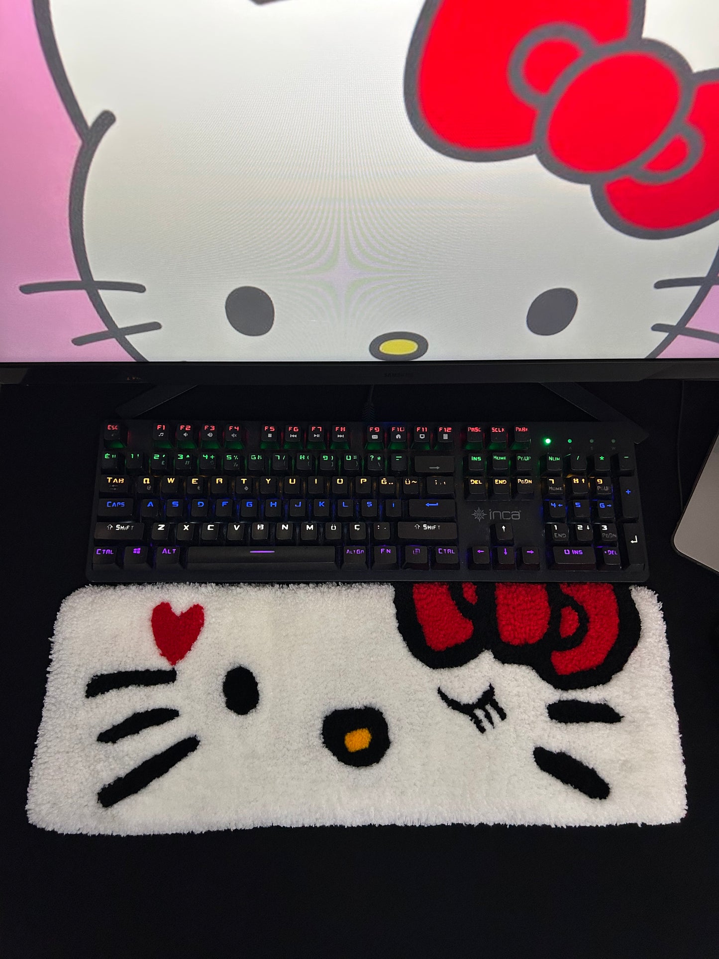 Hello Kitty Klavye Halısı